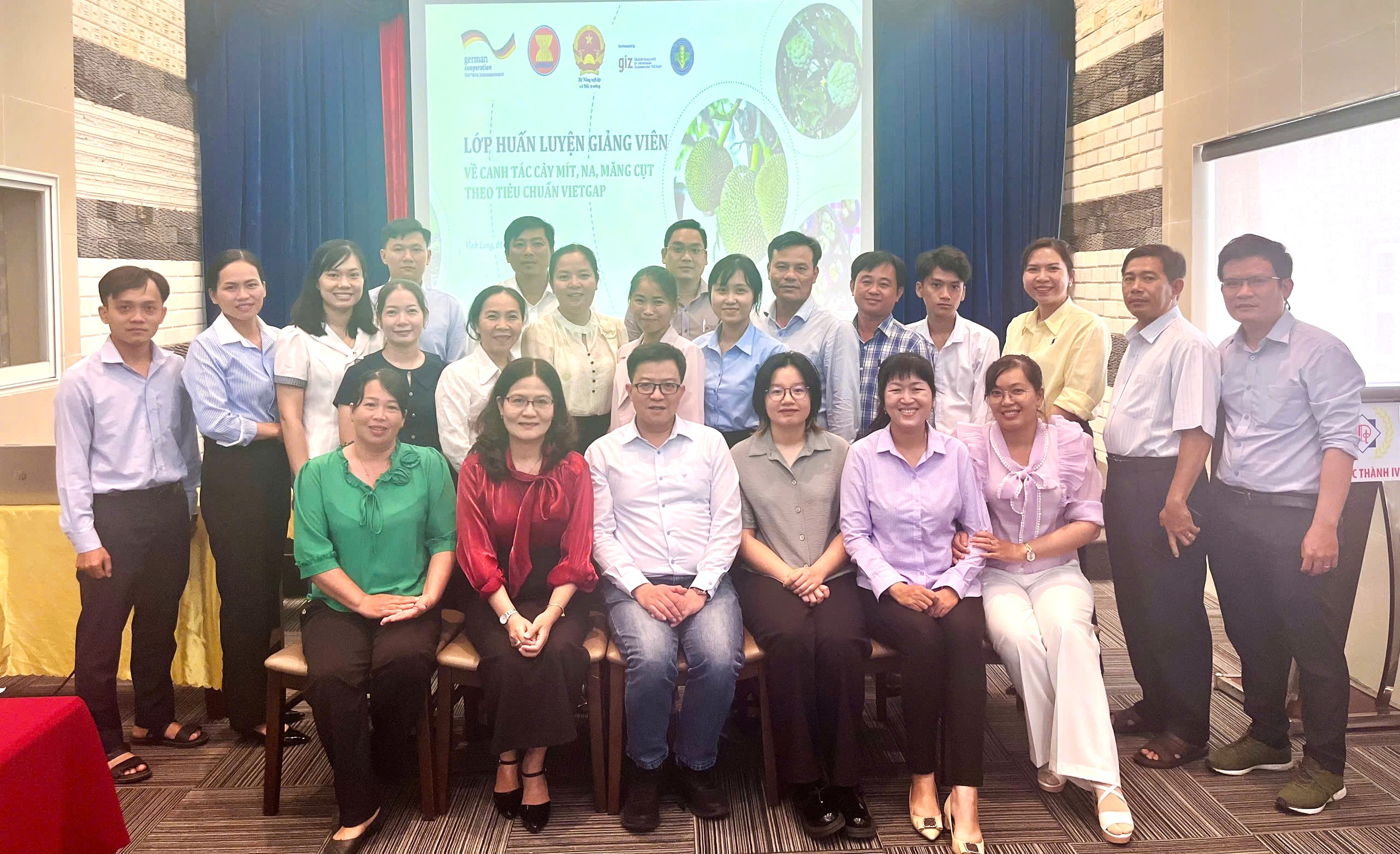 Đào tạo giảng viên nguồn về canh tác VietGAP cây ăn quả (mít, na, măng cụt)